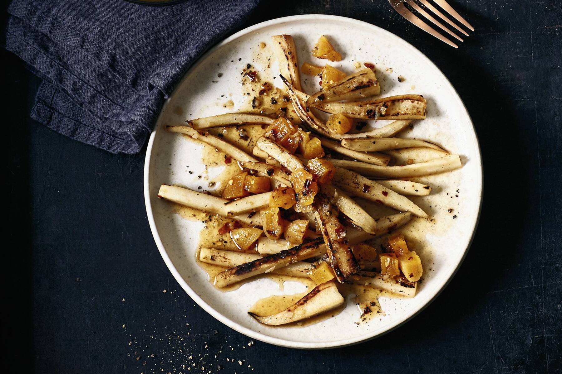 Pastinaken-Aprikosen-Wok mit goldenem Reis Rezept | Küchengötter Pastinaken-Aprikosen-Wok mit goldenem Reis Rezept | Küchengötter