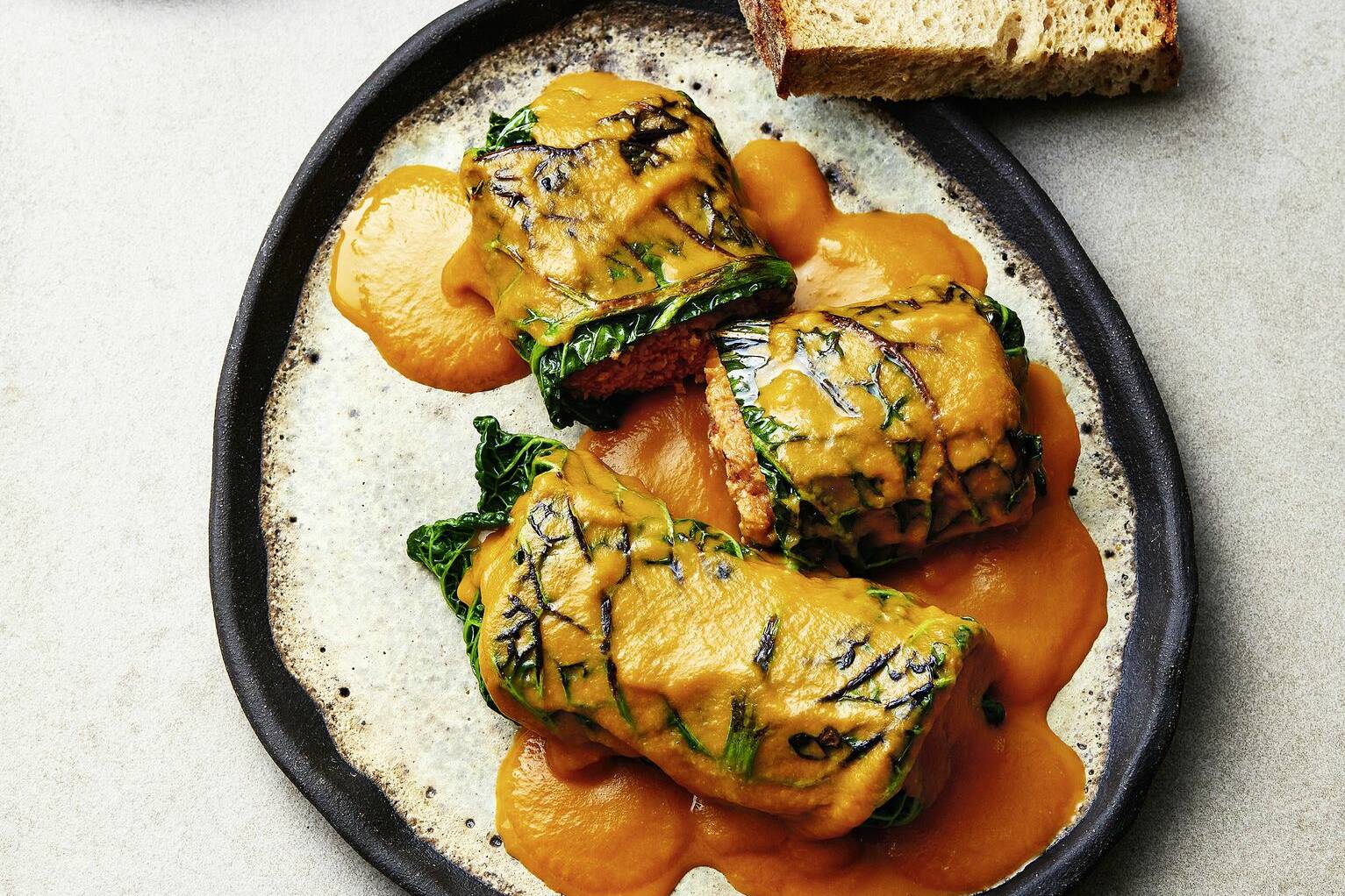 Vegane Wirsingrouladen mit Maronen-Nuss-Füllung Rezept | Küchengötter Vegane Wirsingrouladen mit Maronen-Nuss-Füllung Rezept | Küchengötter