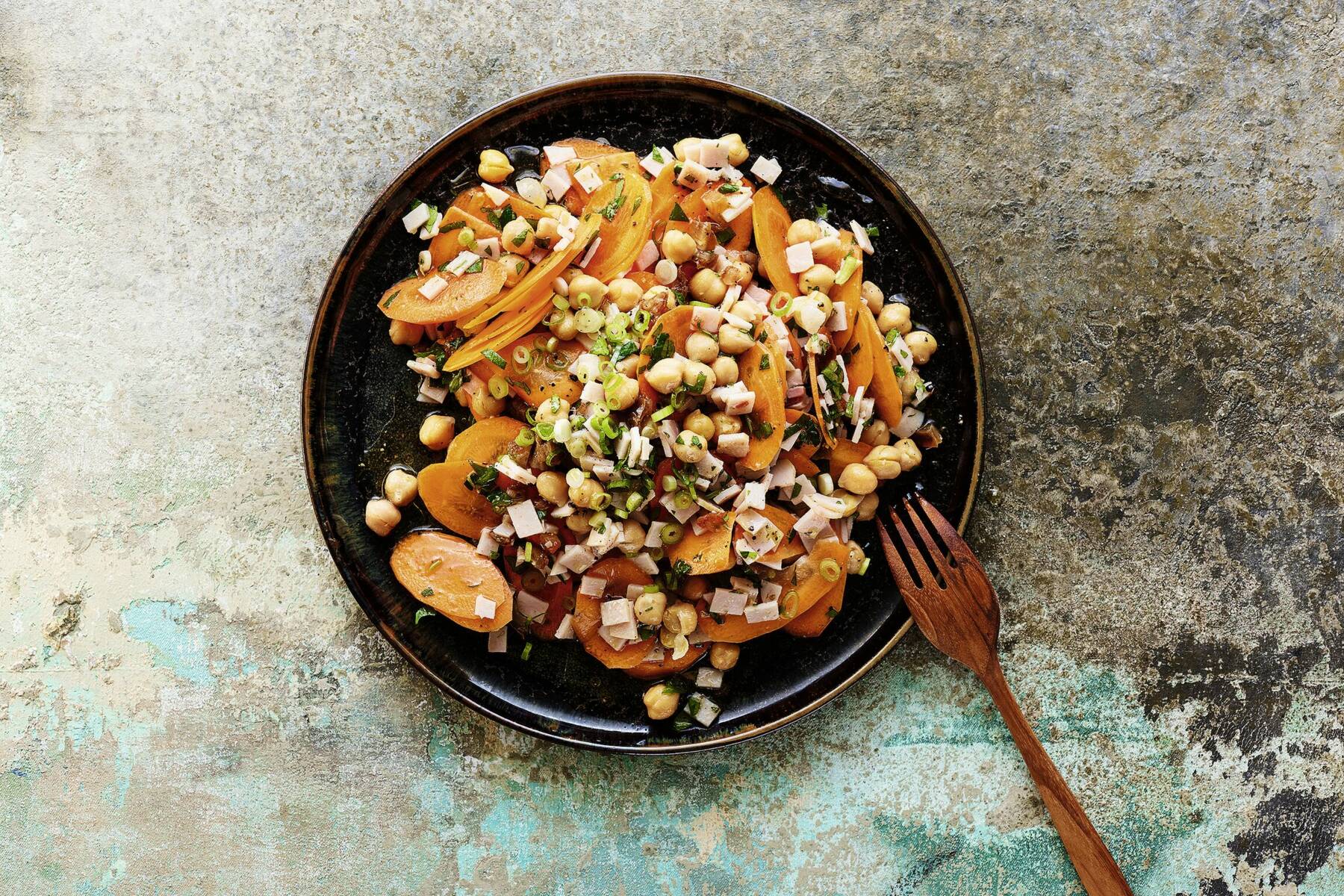 Kichererbsen-Möhren-Salat mit Putenbrust Rezept | Küchengötter Kichererbsen-Möhren-Salat mit Putenbrust Rezept | Küchengötter