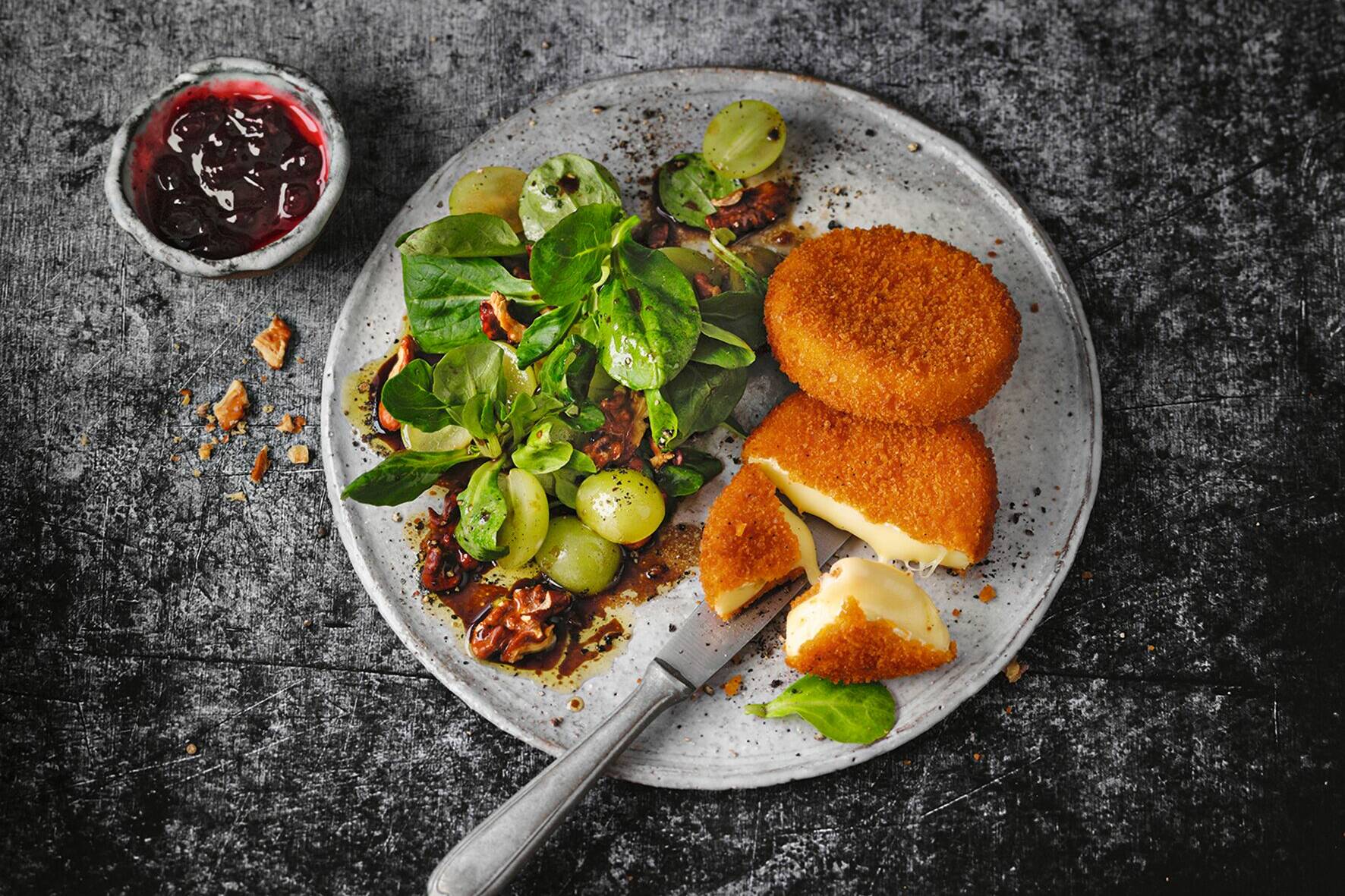 Feldsalat mit Camembert Rezept | Küchengötter Feldsalat mit Camembert Rezept | Küchengötter