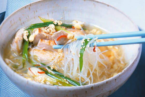 Low Carb Asia-Suppe mit Hähnchenfleisch Rezept | Küchengötter