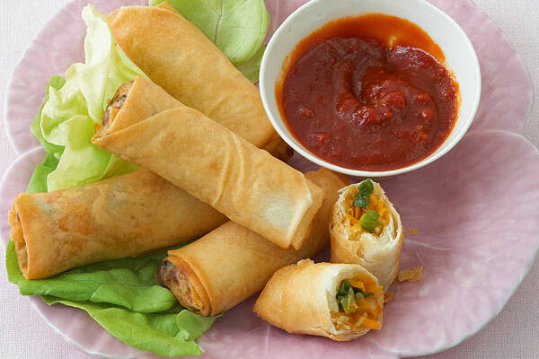 Frühlingsrollen mit Chili-Dip