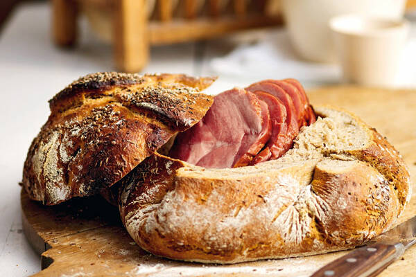 Schinken im Brotteig mit Kümmel, Fenchel und Koriander Rezept ... Schinken im Brotteig mit Kümmel, Fenchel und Koriander Rezept ...