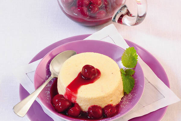 Vanille-Grieß-Flammeri mit Kirschen Rezept | Küchengötter Vanille-Grieß-Flammeri mit Kirschen Rezept | Küchengötter