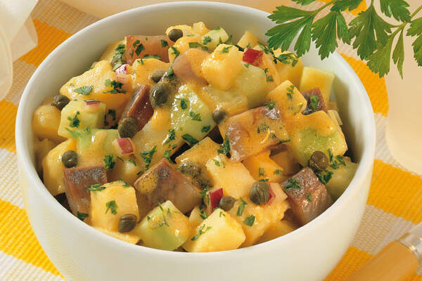 Matjessalat mit Apfel, Gurke und Kartoffeln Rezept | Küchengötter Matjessalat mit Apfel, Gurke und Kartoffeln Rezept | Küchengötter