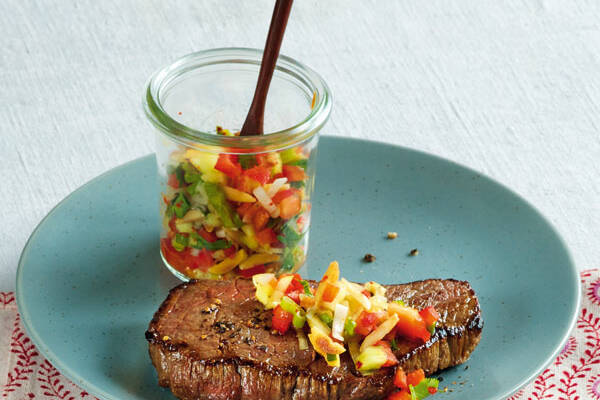 Steaks mit Paprika-Mandel-Salsa Rezept | Küchengötter