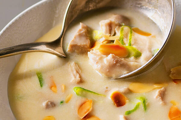Hühnercremesuppe mit Mandeln Rezept | Küchengötter Hühnercremesuppe mit Mandeln Rezept | Küchengötter