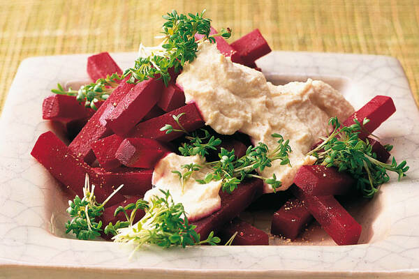 Rote-Beten-Salat mit Meerrettichdressing Rezept | Küchengötter Rote-Beten-Salat mit Meerrettichdressing Rezept | Küchengötter