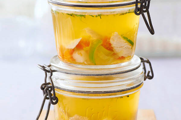 Hühnerkraftbrühe auf Vorrat Rezept | Küchengötter Hühnerkraftbrühe auf Vorrat Rezept | Küchengötter