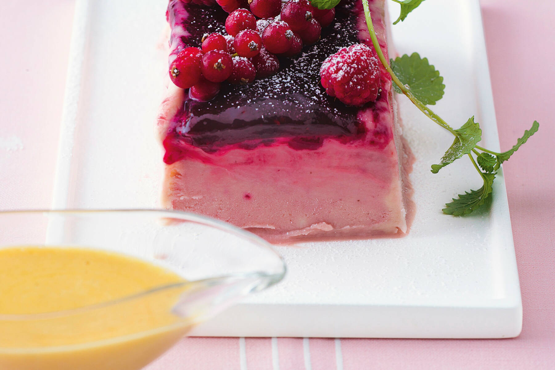 Beeren-Joghurt-Parfait mit Vanillesabayon Rezept | Küchengötter