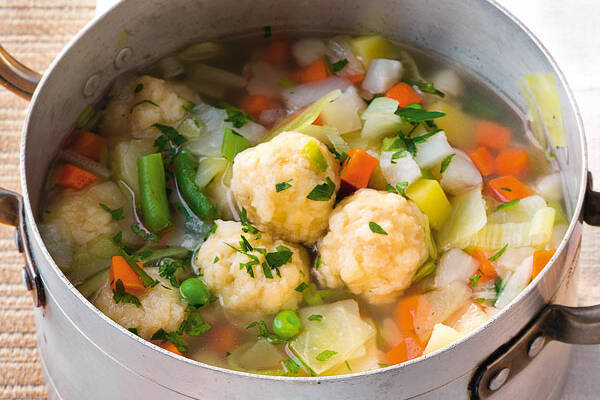 Gemüse-Eintopf mit Semmelknödeln Rezept | Küchengötter