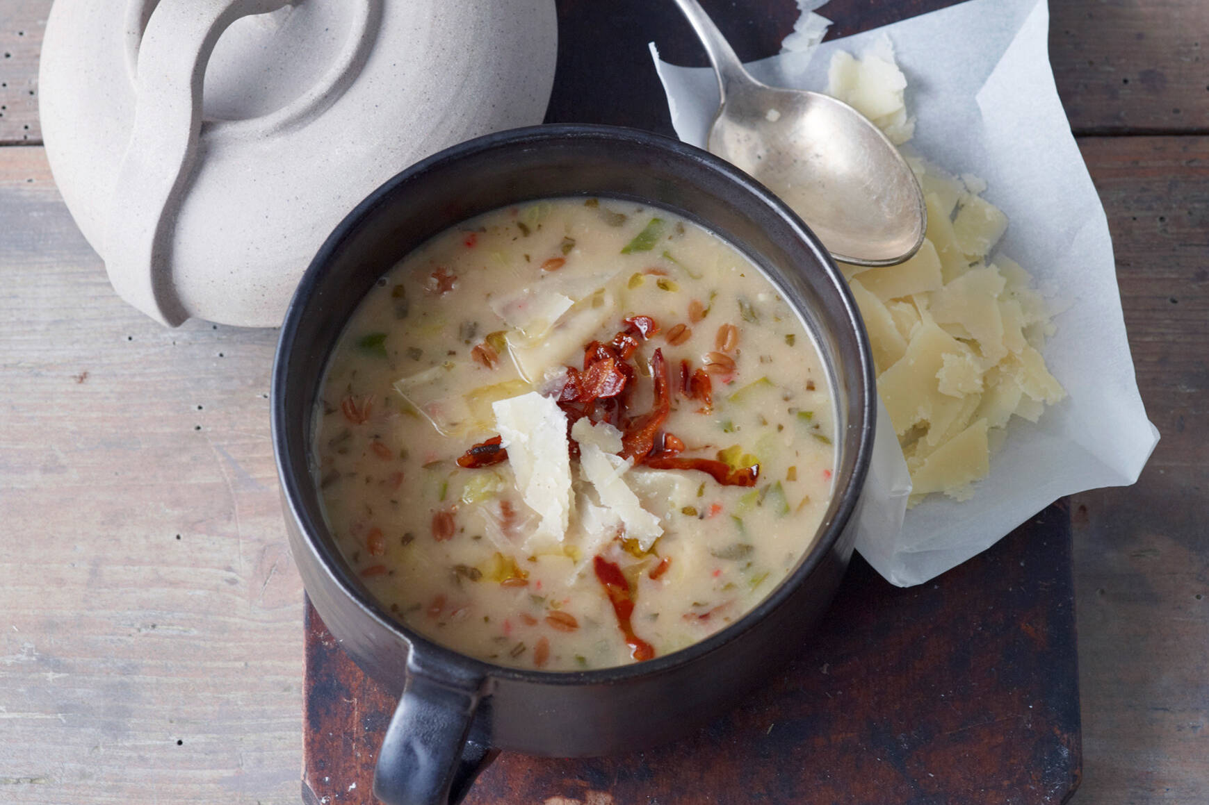 Bohnensuppe mit Dinkel und Pancetta Rezept | Küchengötter Bohnensuppe mit Dinkel und Pancetta Rezept | Küchengötter