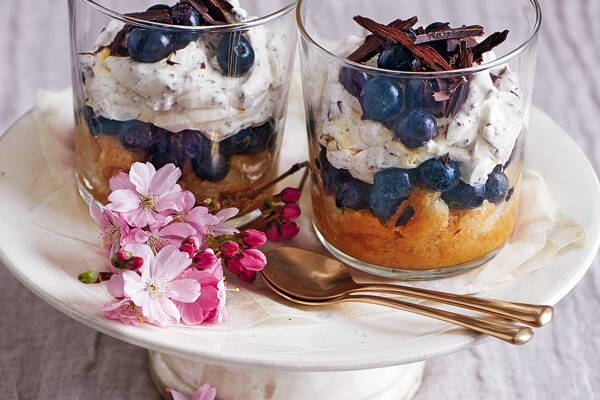 Trifle mit marinierten Beeren und Mascarpone-Schoko-Creme Rezept ...