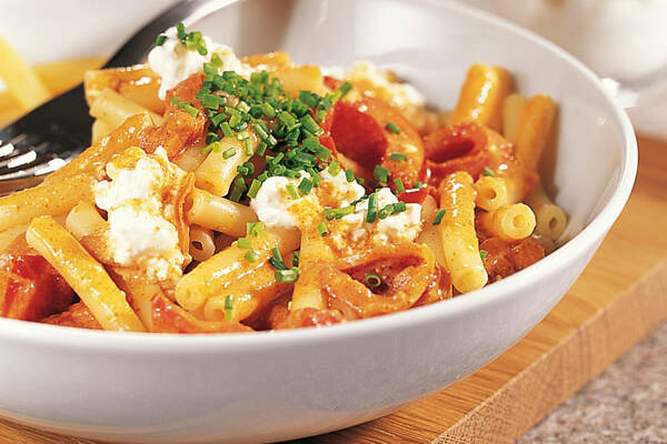 Paprikasahne mit Hüttenkäse Rezept | Küchengötter Paprikasahne mit Hüttenkäse Rezept | Küchengötter