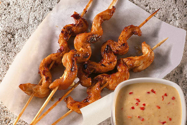 Indonesische Saté-Spieße mit Erdnuss-Sauce Rezept | Küchengötter Indonesische Saté-Spieße mit Erdnuss-Sauce Rezept | Küchengötter