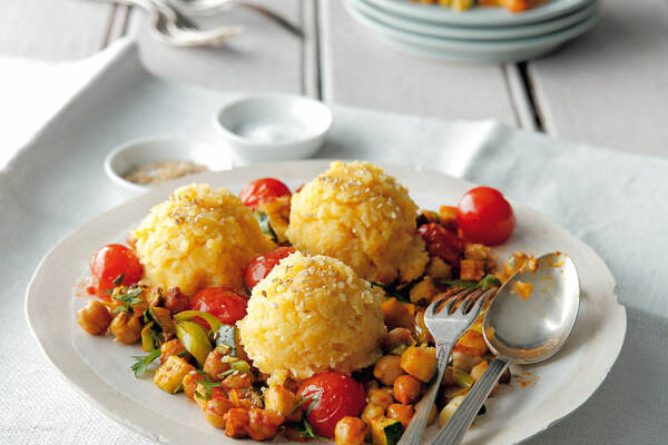 Vegane Sesam-Orangen-Polenta auf Kichererbsengemüse | Küchengötter Vegane Sesam-Orangen-Polenta auf Kichererbsengemüse | Küchengötter