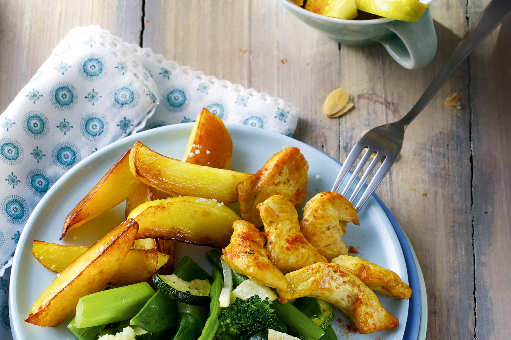 Curryhähnchen mit Gemüse und Kartoffel-Wedges Rezept | Küchengötter Curryhähnchen mit Gemüse und Kartoffel-Wedges Rezept | Küchengötter