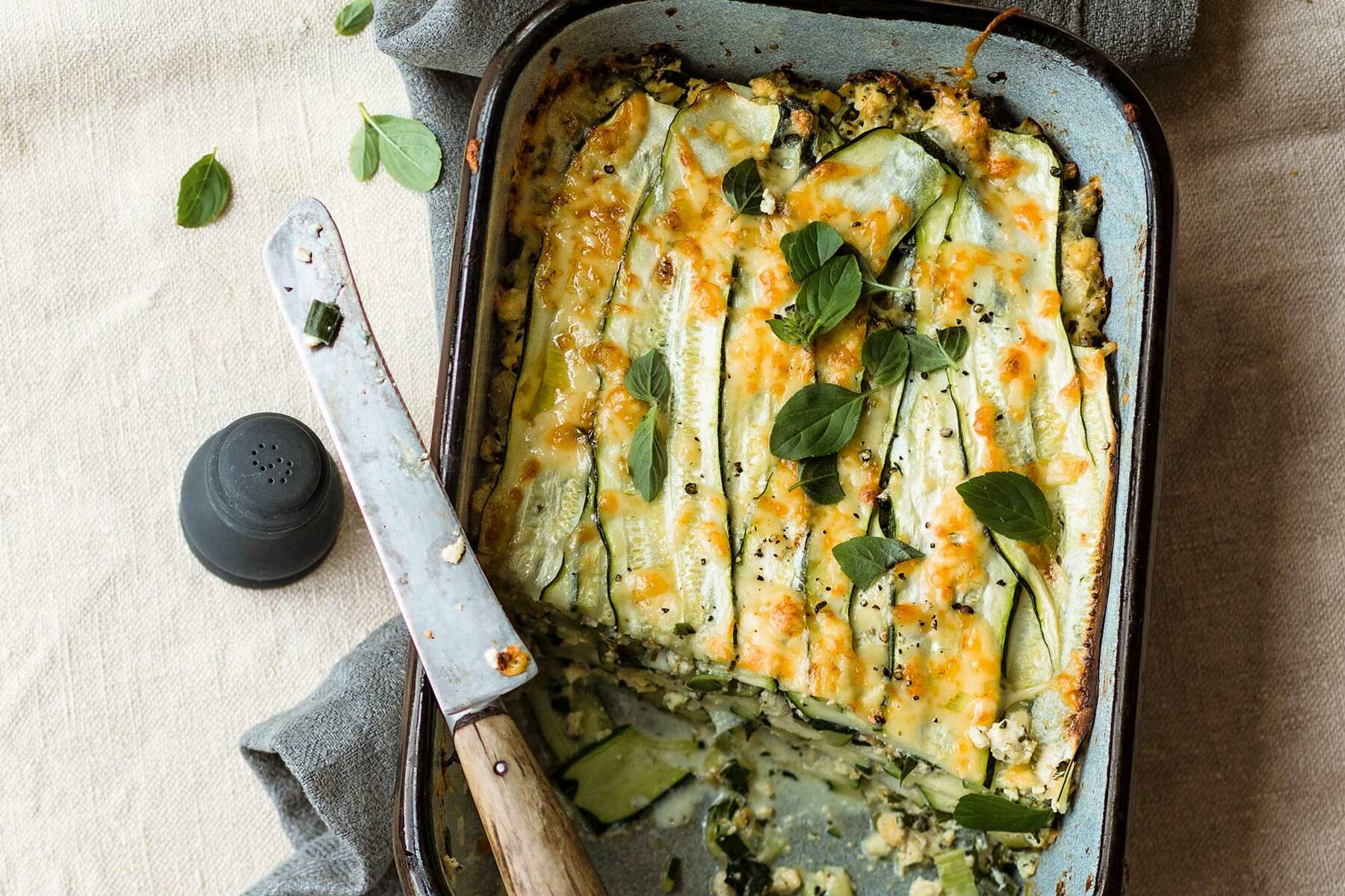 Zucchini-Lasagne mit Tofu-Frischkäse-Füllung Rezept | Küchengötter Zucchini-Lasagne mit Tofu-Frischkäse-Füllung Rezept | Küchengötter