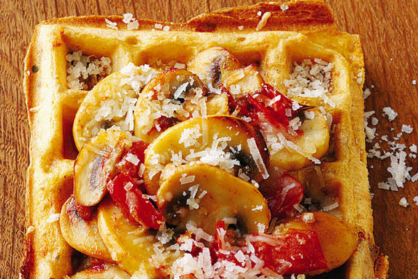 Pizzawaffeln mit Pilzen Rezept | Küchengötter