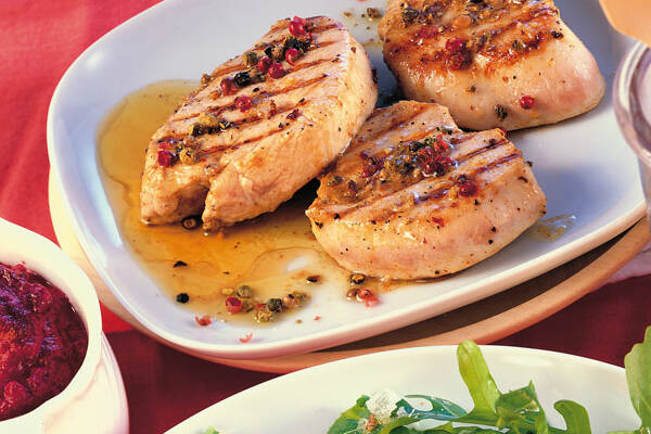 Putensteaks mit Rote-Bete-Sauce Rezept | Küchengötter Putensteaks mit Rote-Bete-Sauce Rezept | Küchengötter