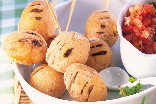 Meersalz-Kartöffelchen mit Tomaten-Mojo Rezept | Küchengötter Meersalz-Kartöffelchen mit Tomaten-Mojo Rezept | Küchengötter