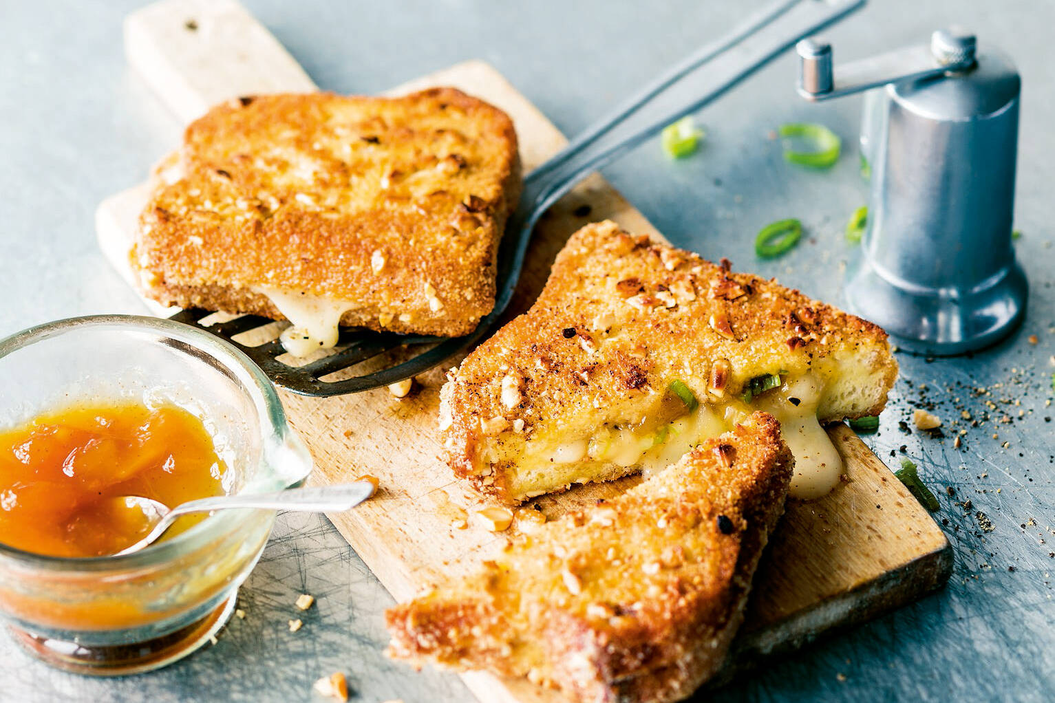 Arme Käse-Ritter mit fruchtigem Chutney Rezept | Küchengötter