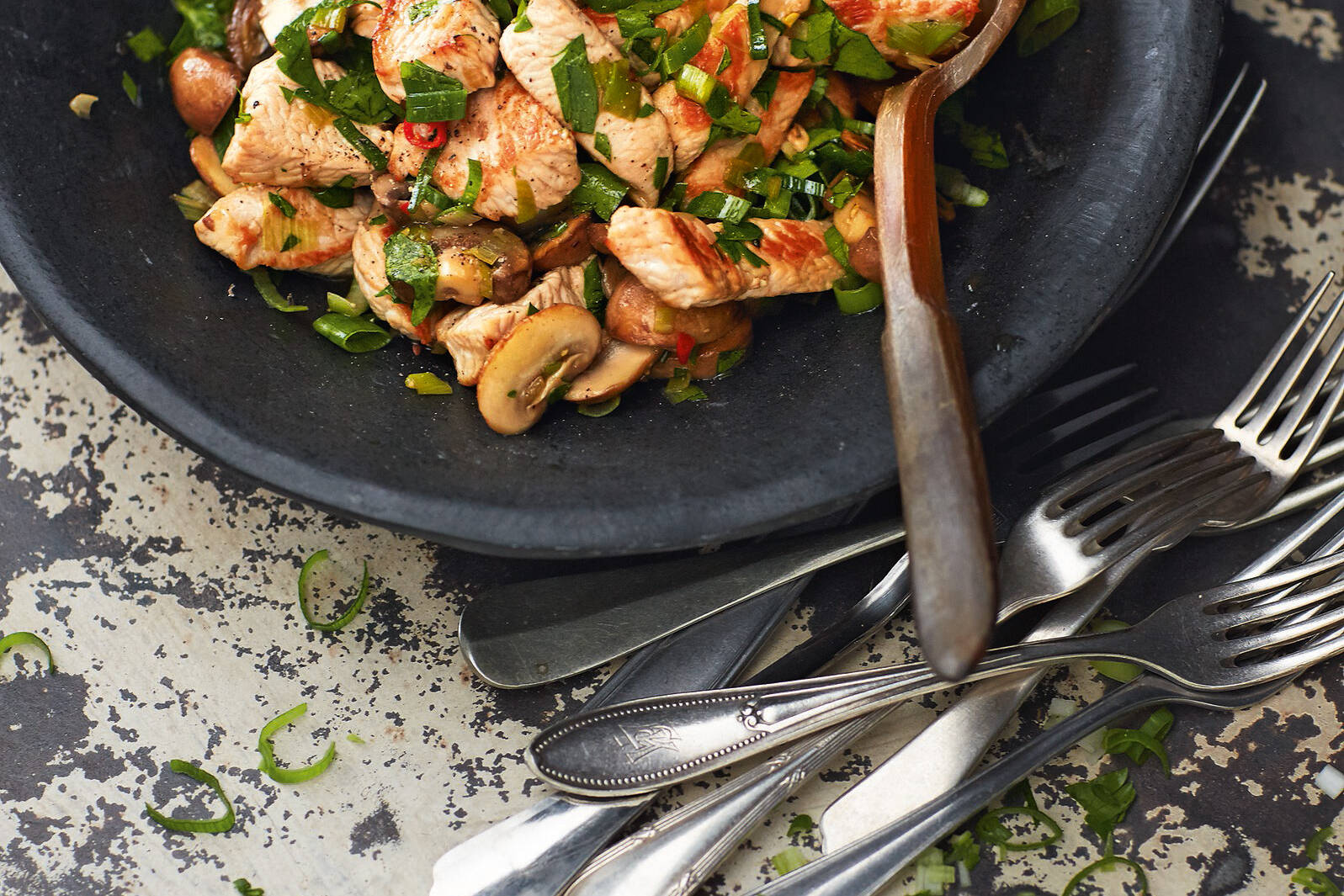 Pilzsalat mit Putenbruststreifen Rezept | Küchengötter Pilzsalat mit Putenbruststreifen Rezept | Küchengötter