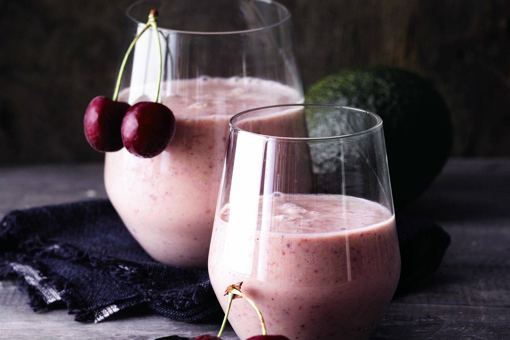 Smoothie mit Kirschen, Avocado und Kakao Rezept Küchengötter