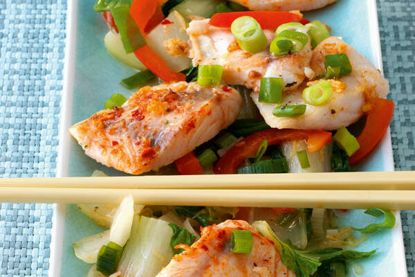 Asiatische Fischpfanne mit Viktoriabarsch und Pak Soi Rezept | Küchengötter Asiatische Fischpfanne mit Viktoriabarsch und Pak Soi Rezept | Küchengötter