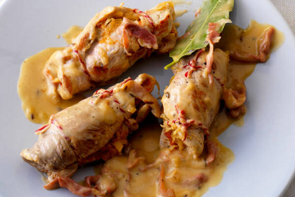 Rouladen mit Sauerkrautfüllung und Kümmelsauce Rezept | Küchengötter Rouladen mit Sauerkrautfüllung und Kümmelsauce Rezept | Küchengötter