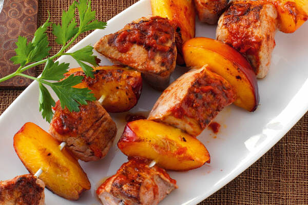 Schweinefiletspieße mit Nektarinen Rezept | Küchengötter