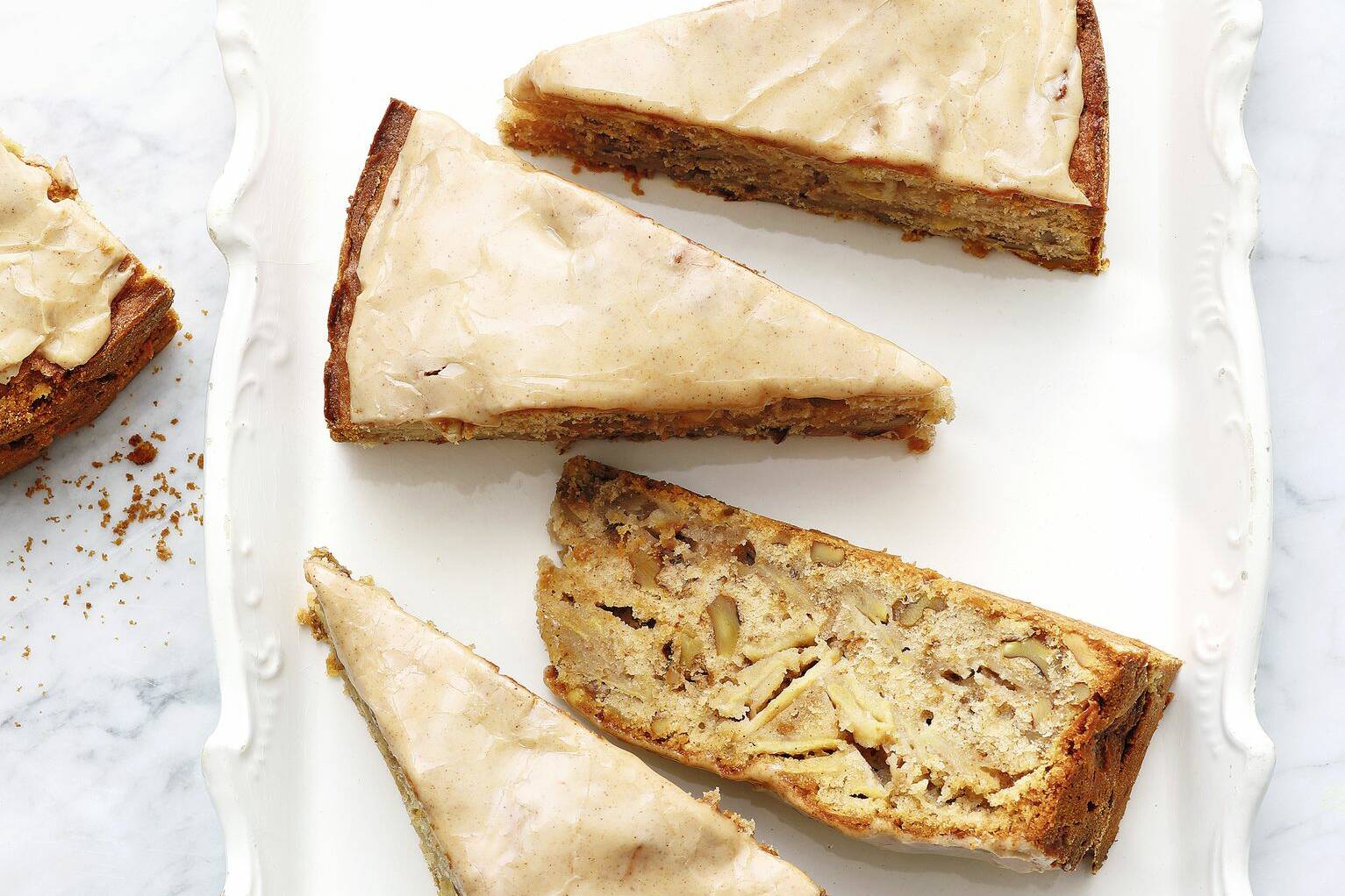 Apfel-Walnuss-Kuchen mit Rum-Guss Rezept | Küchengötter Apfel-Walnuss-Kuchen mit Rum-Guss Rezept | Küchengötter