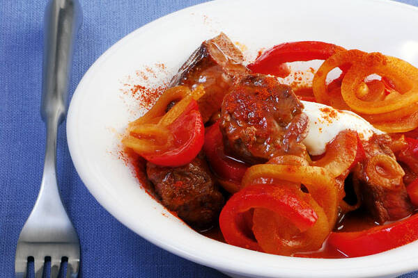 Rahmgulasch mit Paprika Rezept | Küchengötter Rahmgulasch mit Paprika Rezept | Küchengötter