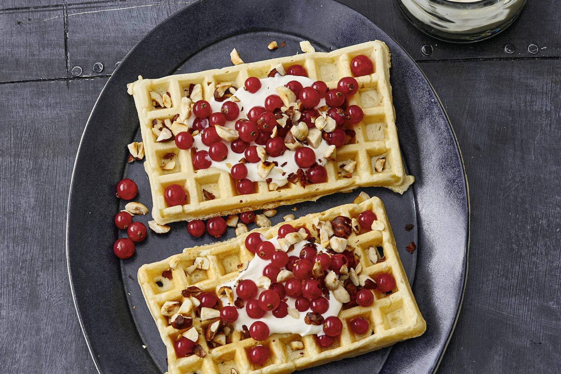 Sauerteigwaffeln mit Beeren Rezept | Küchengötter Sauerteigwaffeln mit Beeren Rezept | Küchengötter