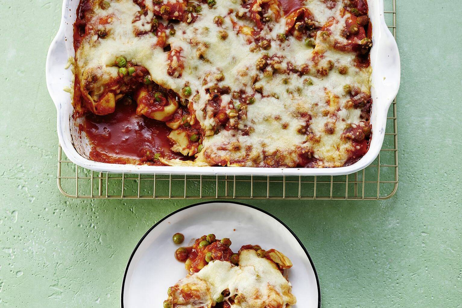 Tortelloni-Auflauf mit Erbsen und Tomaten Rezept | Küchengötter Tortelloni-Auflauf mit Erbsen und Tomaten Rezept | Küchengötter