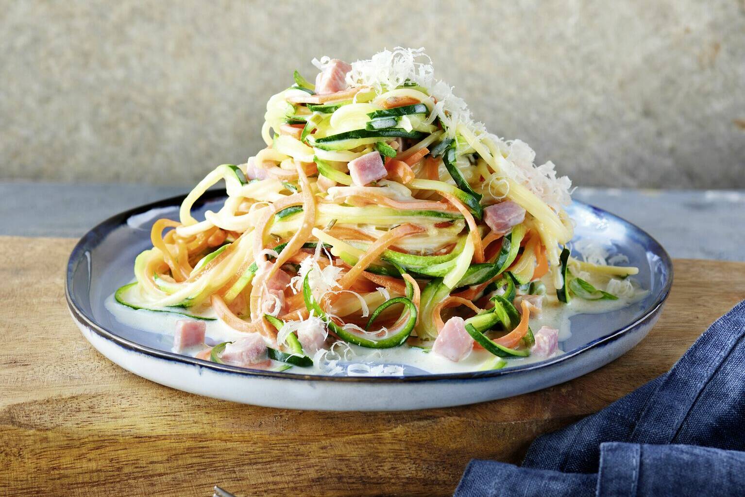 Gemüsenudeln in Frischkäsesauce Rezept | Küchengötter Gemüsenudeln in Frischkäsesauce Rezept | Küchengötter