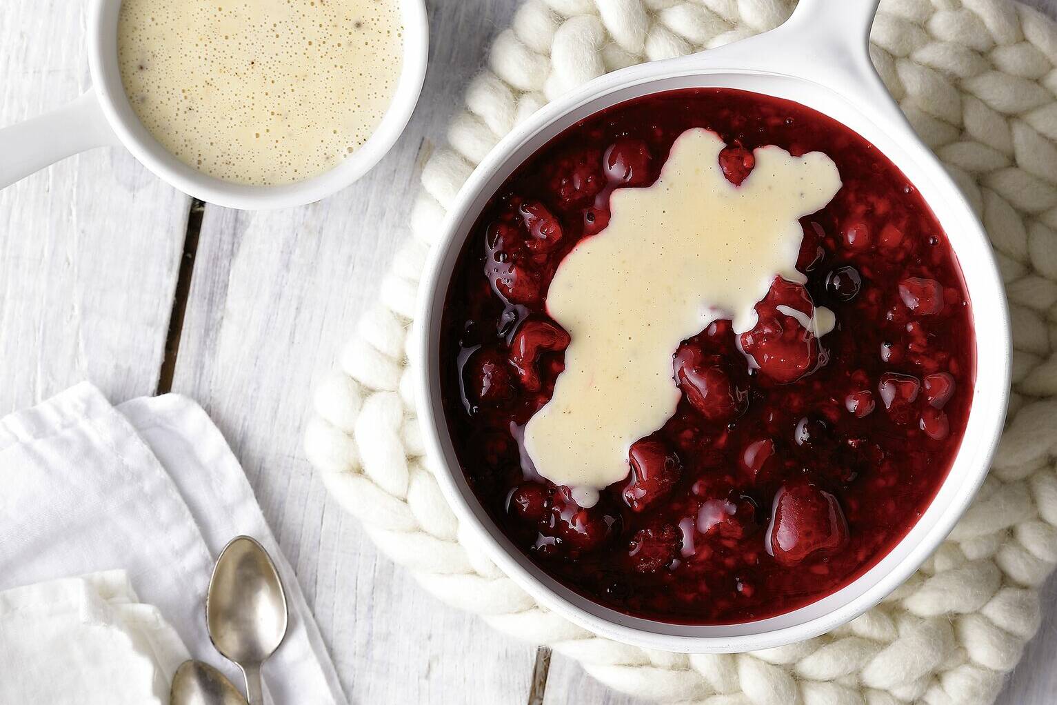 Rote Grütze mit Cashew-Vanille-Sauce Rezept | Küchengötter Rote Grütze mit Cashew-Vanille-Sauce Rezept | Küchengötter