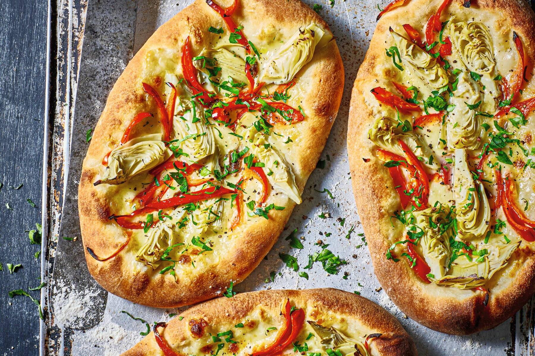 Artischocken-Paprika-Pinsa Rezept | Küchengötter Artischocken-Paprika-Pinsa Rezept | Küchengötter