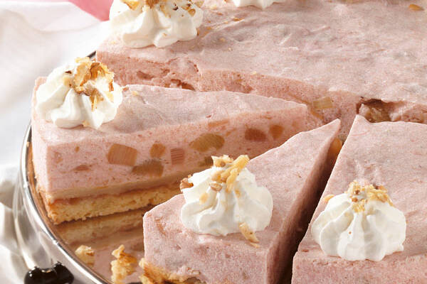 Rhabarber-Sahne-Torte Rezept | Küchengötter Rhabarber-Sahne-Torte Rezept | Küchengötter