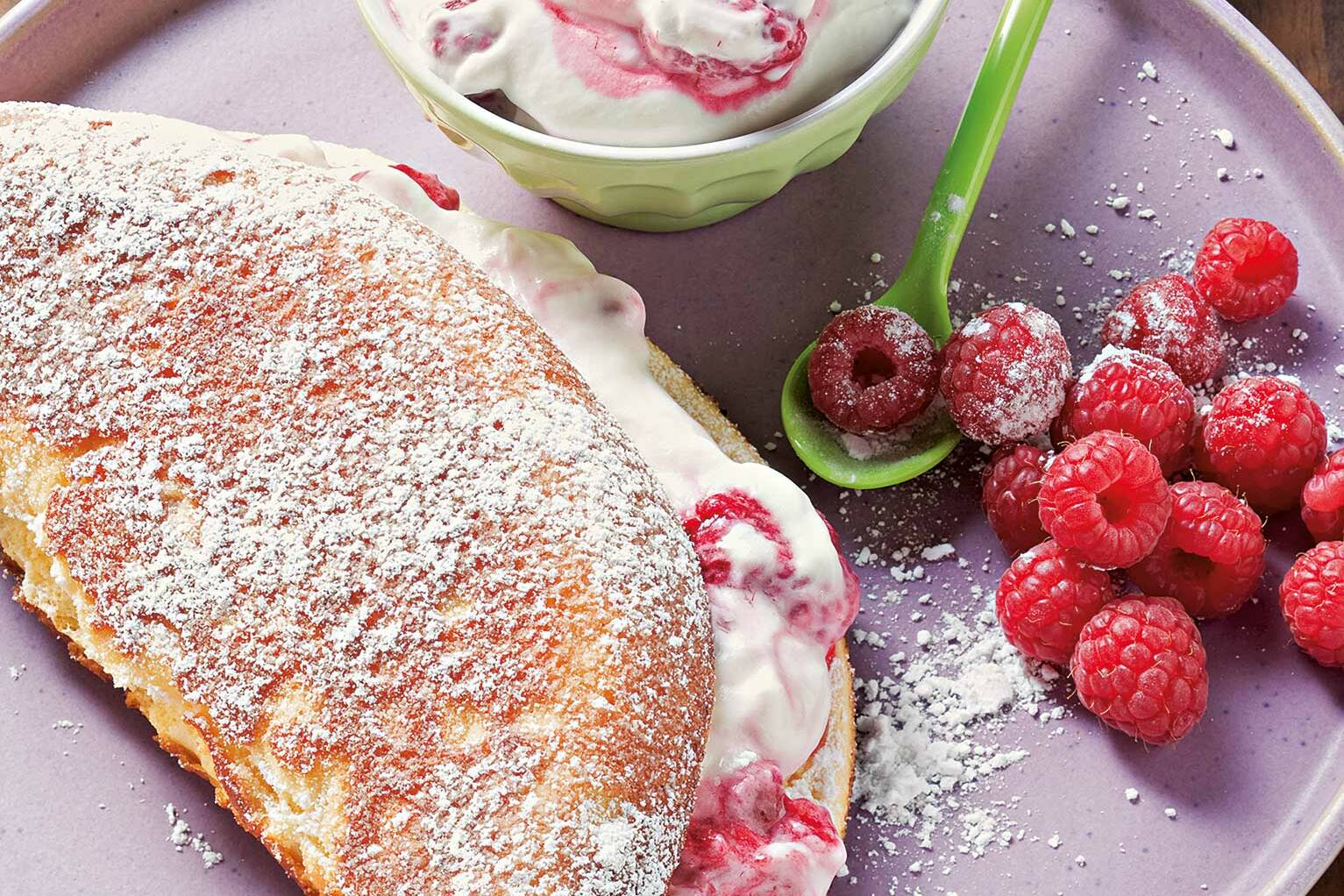 Schaumomelett mit Himbeersahne Rezept | Küchengötter Schaumomelett mit Himbeersahne Rezept | Küchengötter