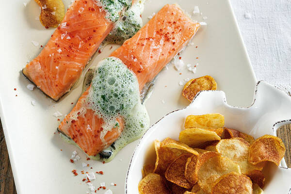 Lachs mit Kräuterschaum Rezept | Küchengötter Lachs mit Kräuterschaum Rezept | Küchengötter