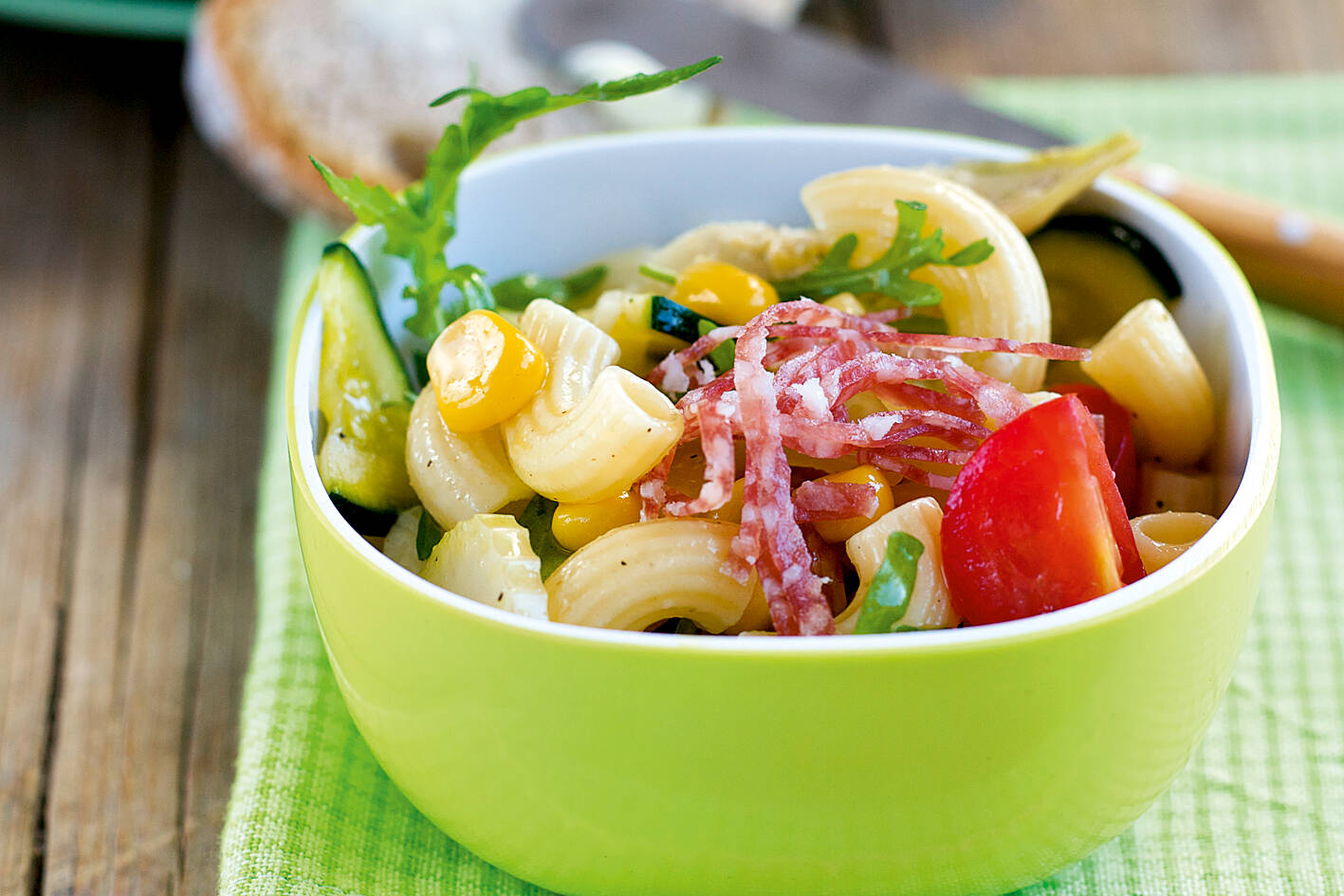 Nudelsalat mit Salami Rezept | Küchengötter