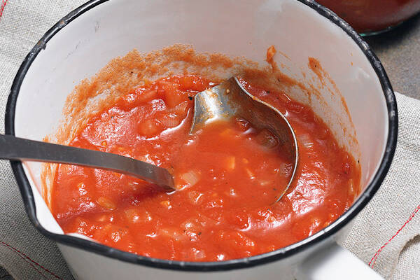 Klassische Tomatensauce Rezept | Küchengötter Klassische Tomatensauce Rezept | Küchengötter