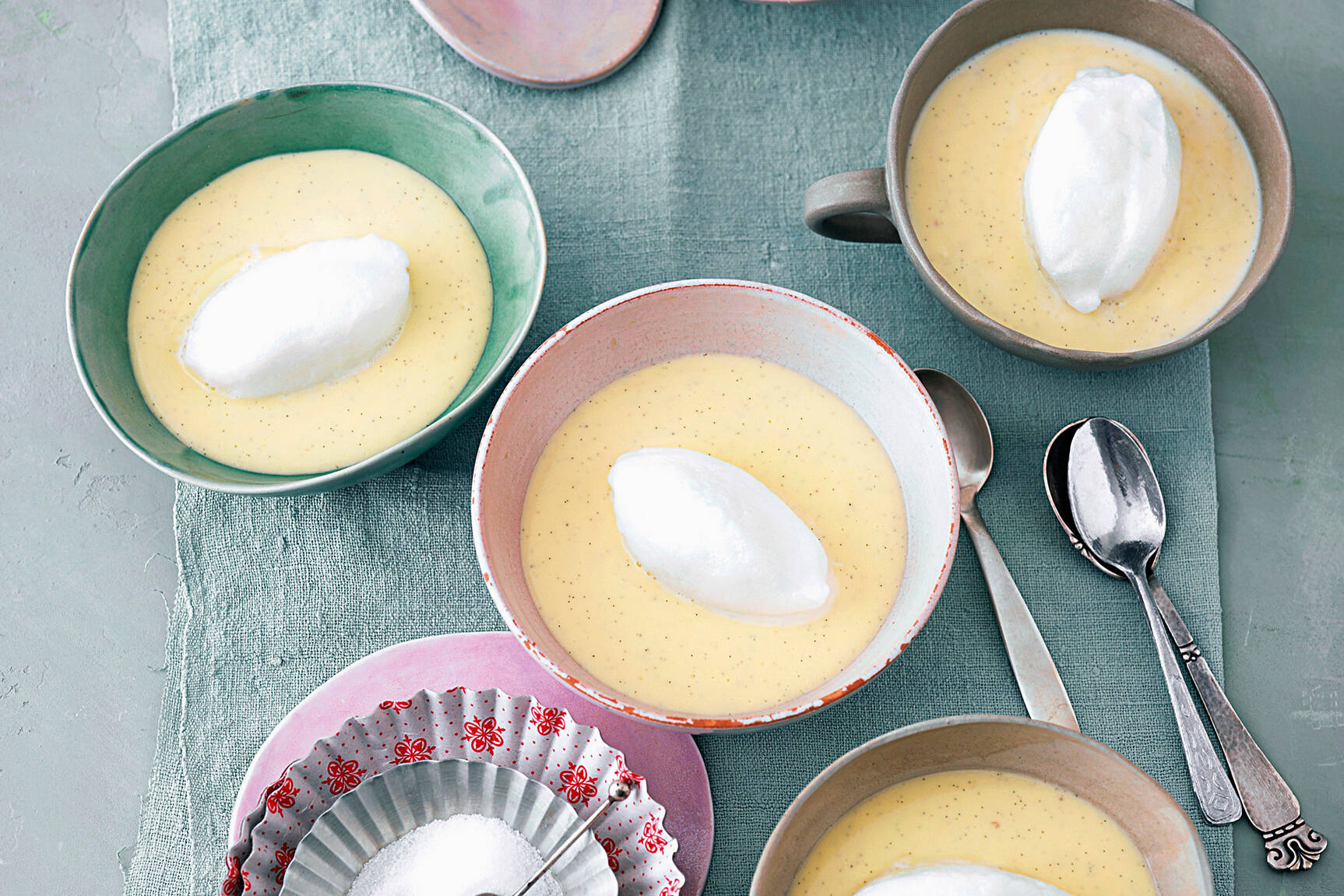 Schnee-Eier mit Vanillesauce Rezept | Küchengötter