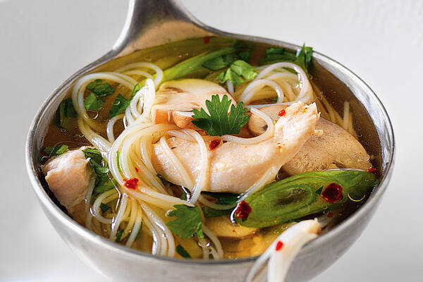 Asia-Hühnersuppe Rezept | Küchengötter