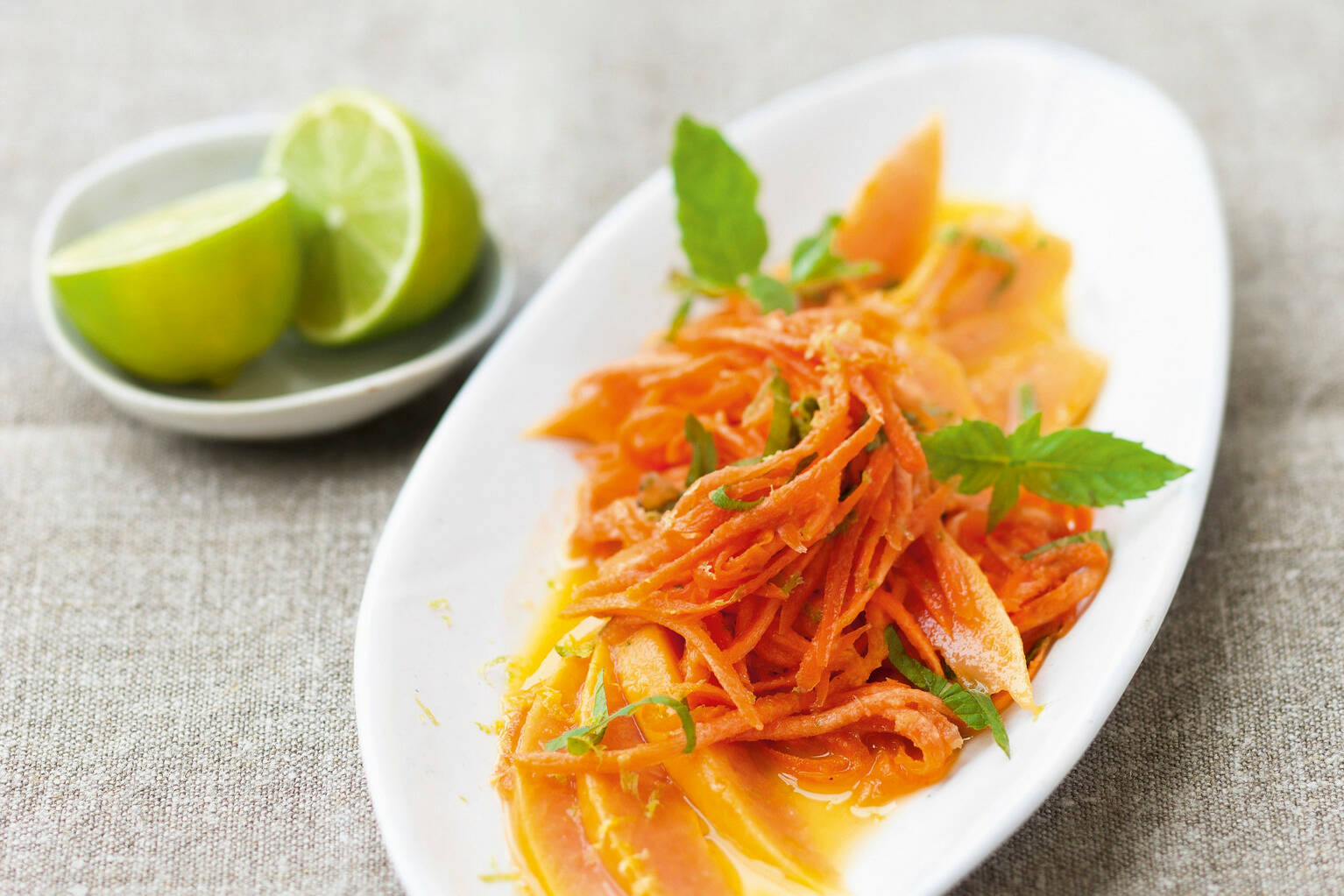 Scharfer Möhren-Papaya-Salat Rezept | Küchengötter