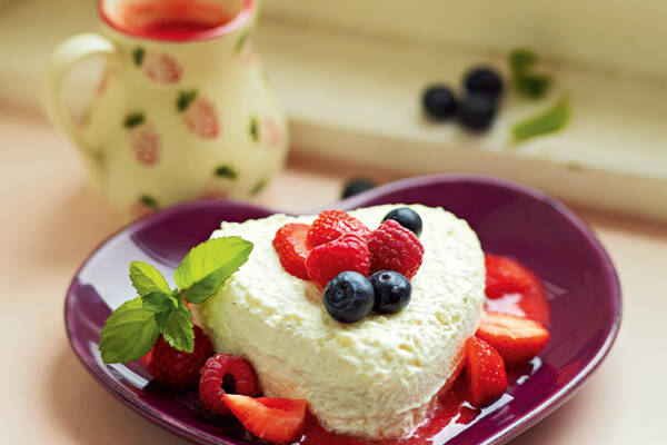 Frischkäsecreme mit Fruchtsauce