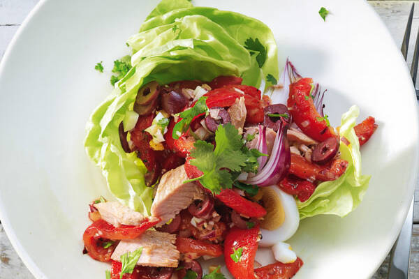 Mediterraner Paprikasalat mit Thunfisch Rezept | Küchengötter Mediterraner Paprikasalat mit Thunfisch Rezept | Küchengötter