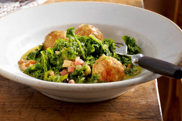 Grünkohl mit Speck und Mettklößchen