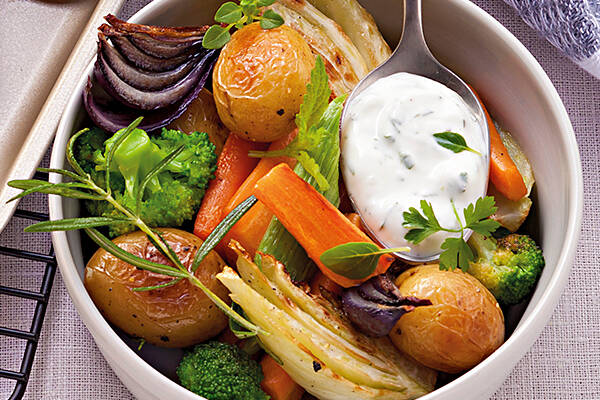 Backofen-Gemüse mit Kräutersauce Rezept | Küchengötter Backofen-Gemüse mit Kräutersauce Rezept | Küchengötter